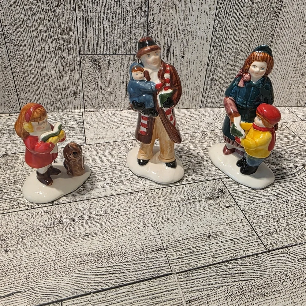 Dep 56 Ceramic Christmas Carolers Figurine Set Caroling Family